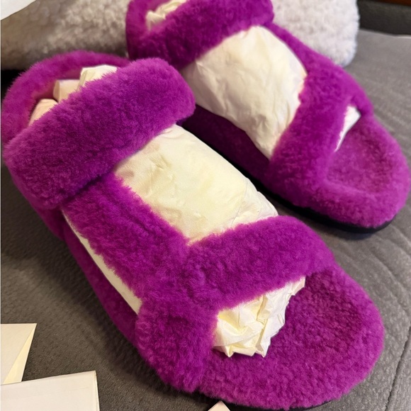 Fendi Shearling FF Fendi Feel Sandals Bouganville - Picture 8 of 10